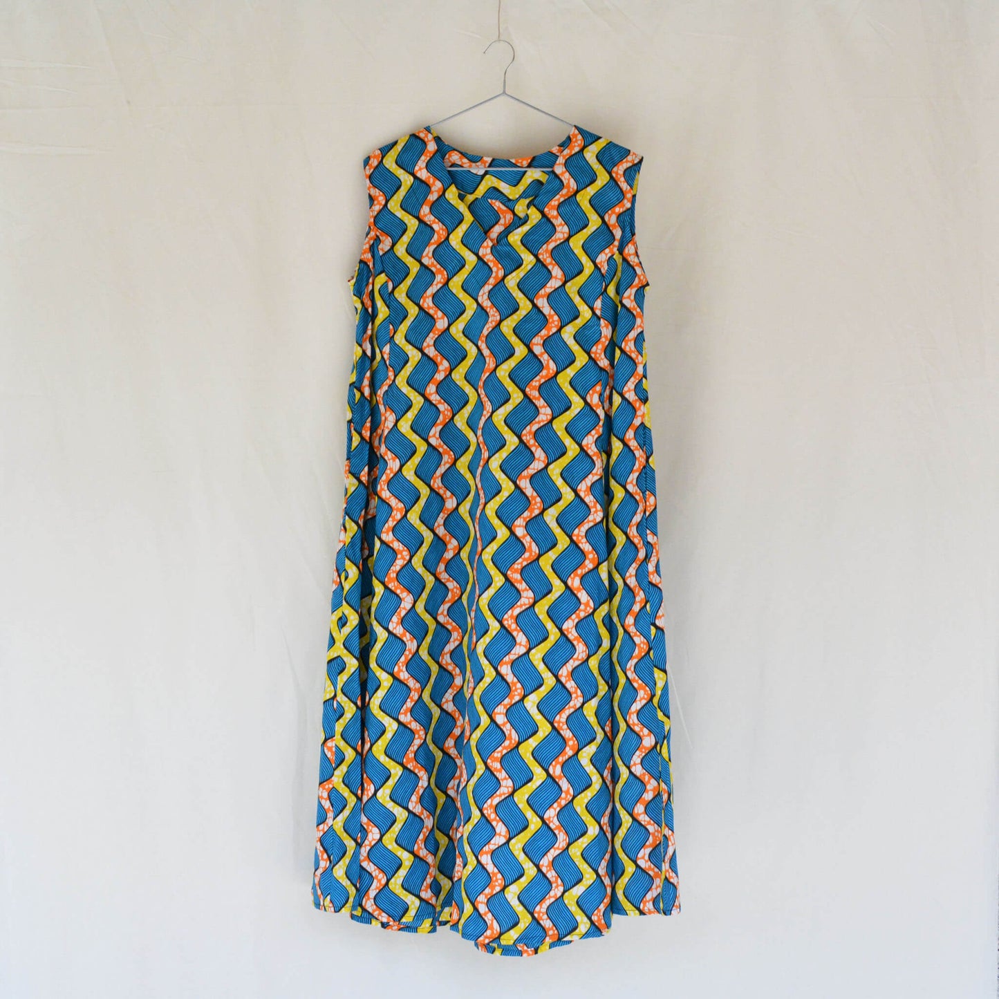 Vネックワンピース