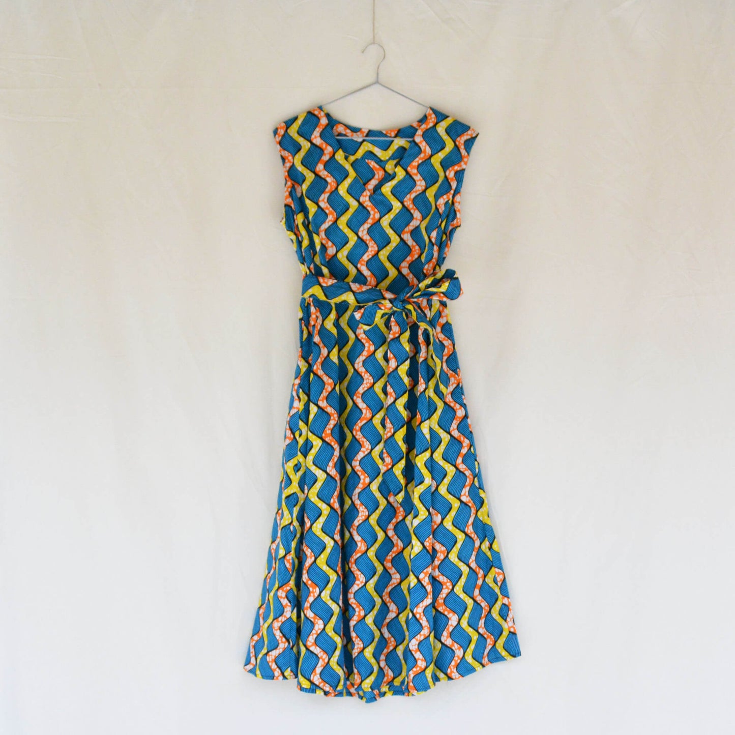 Vネックワンピース