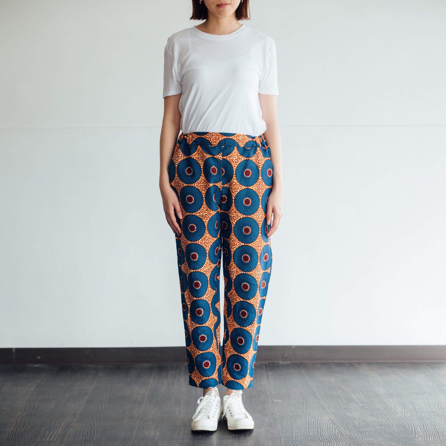 テーパードパンツ