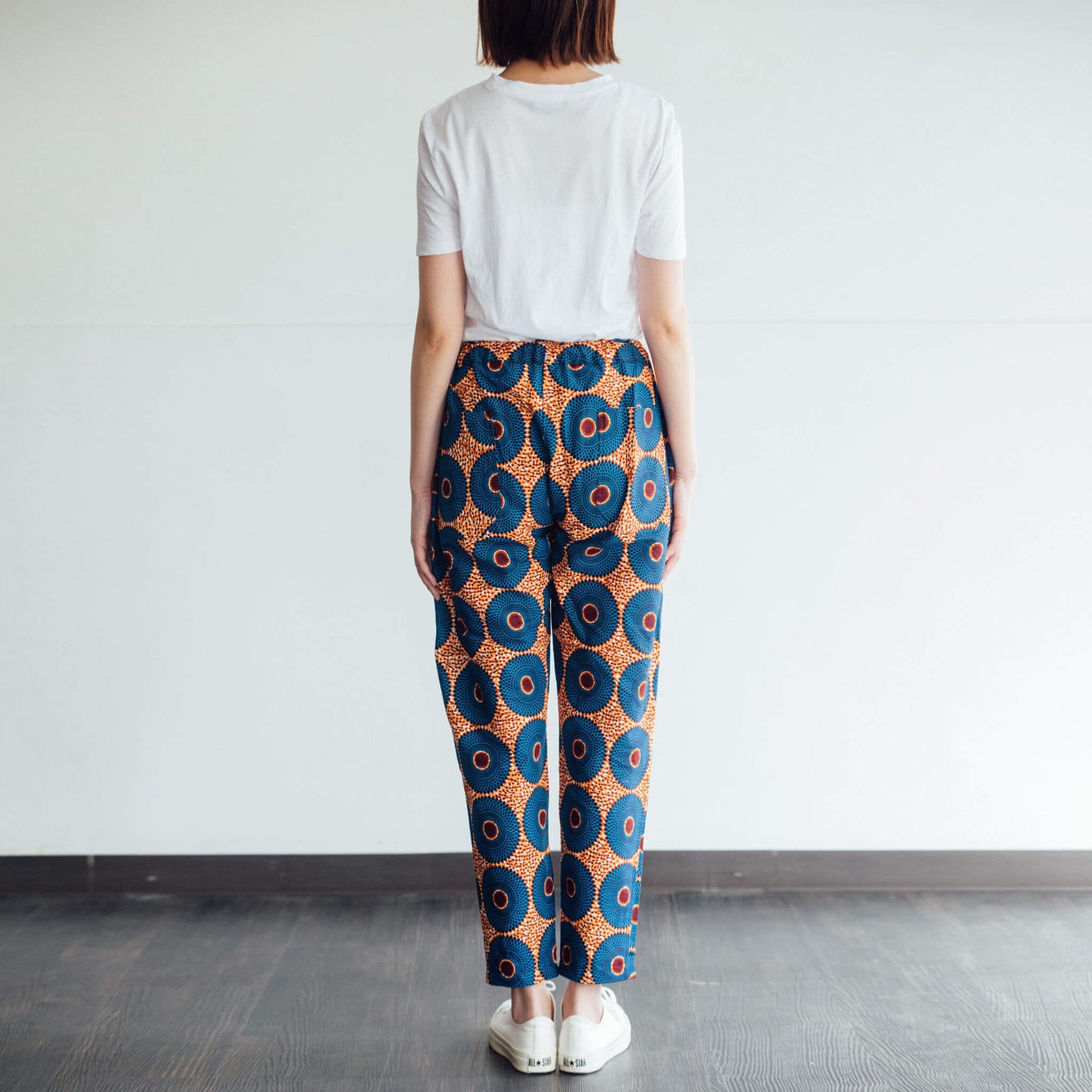 テーパードパンツ